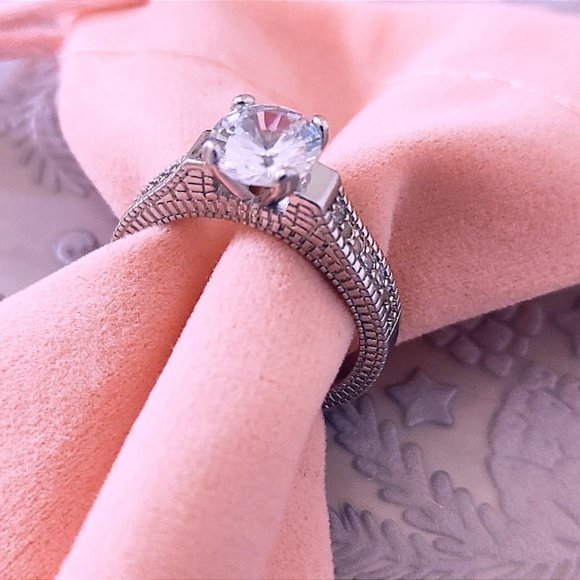 New Classy & Elegant Diamonique & Sterling Silver Wedding Ring Set - Picture 2 of 9